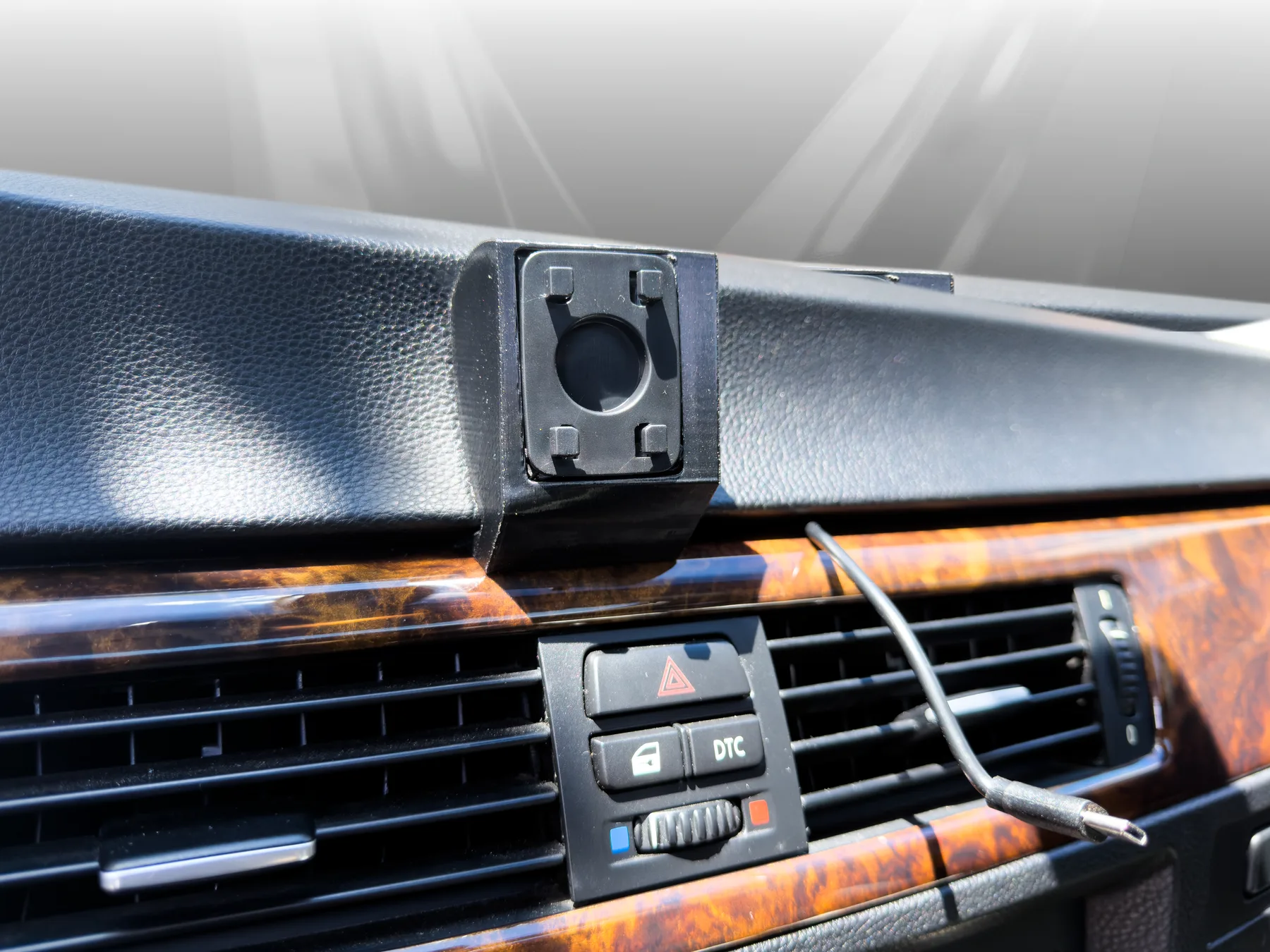 E90 dashboard image with windshield background edit